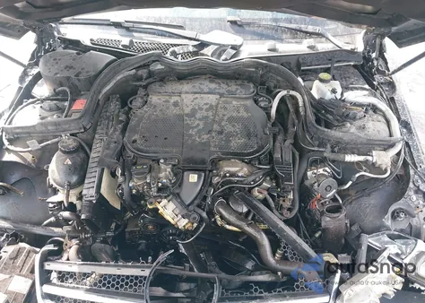 2014 Mercedes-Benz C 300 Sport 4Matic z USA, uszkodzony, nr VIN WDDGF8AB1EA964917